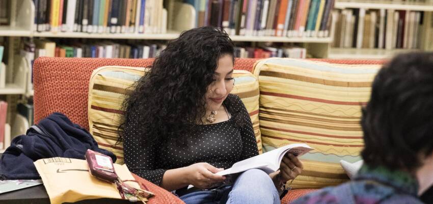 Salem College students in the library